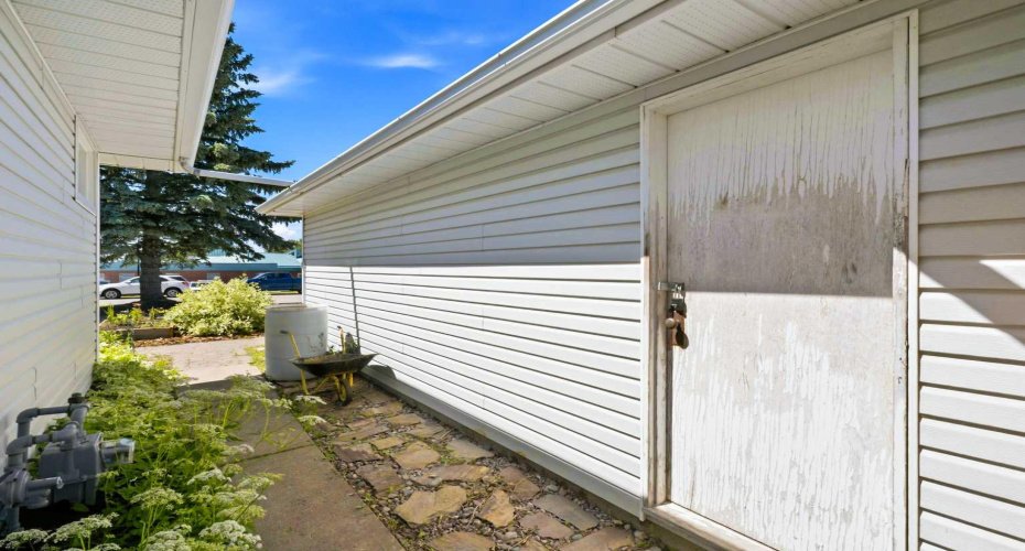 4132 50 Avenue, Innisfail, Alberta T4G 1J3, 4 Bedroom Bedrooms, 0 ,2 BathroomBathrooms,Residential,For Sale,50,0,A2327461