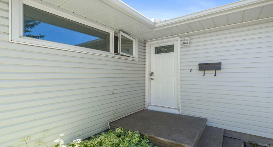 4132 50 Avenue, Innisfail, Alberta T4G 1J3, 4 Bedroom Bedrooms, 0 ,2 BathroomBathrooms,Residential,For Sale,50,0,A2327461