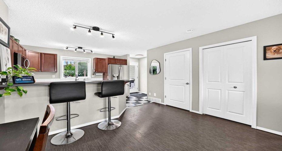 22 Everwillow Circle, Calgary, Alberta T2V4V2, 2 Bedroom Bedrooms, 0 ,4 BathroomBathrooms,Residential,For Sale,Everwillow,0,A2327463