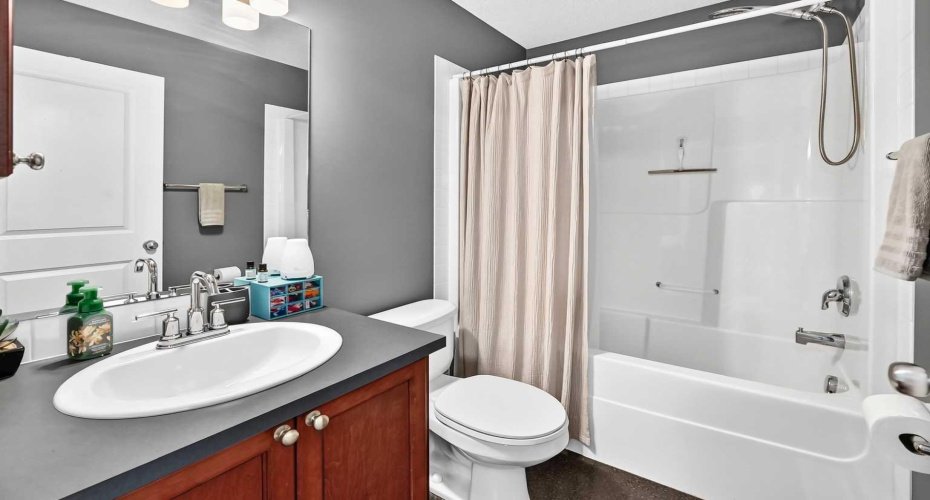 22 Everwillow Circle, Calgary, Alberta T2V4V2, 2 Bedroom Bedrooms, 0 ,4 BathroomBathrooms,Residential,For Sale,Everwillow,0,A2327463