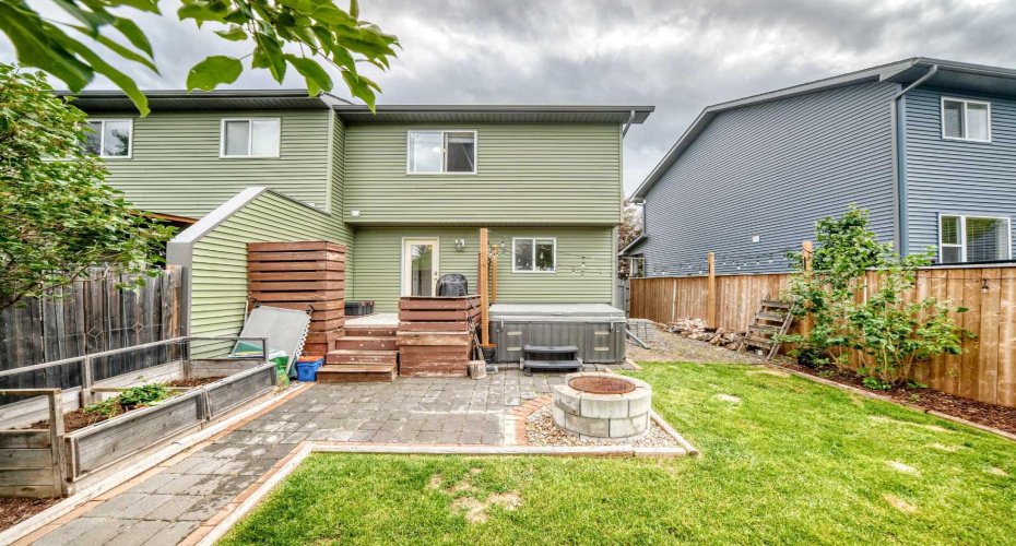 22 Everwillow Circle, Calgary, Alberta T2V4V2, 2 Bedroom Bedrooms, 0 ,4 BathroomBathrooms,Residential,For Sale,Everwillow,0,A2327463