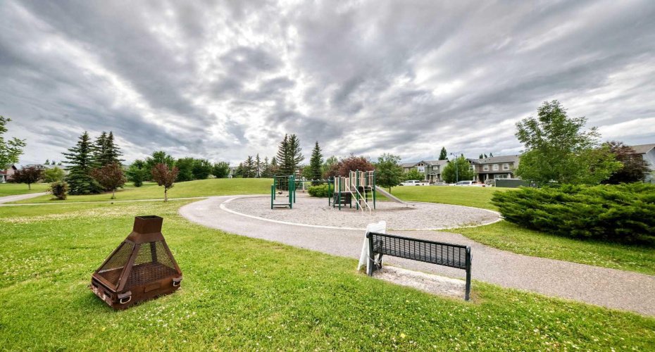 22 Everwillow Circle, Calgary, Alberta T2V4V2, 2 Bedroom Bedrooms, 0 ,4 BathroomBathrooms,Residential,For Sale,Everwillow,0,A2327463
