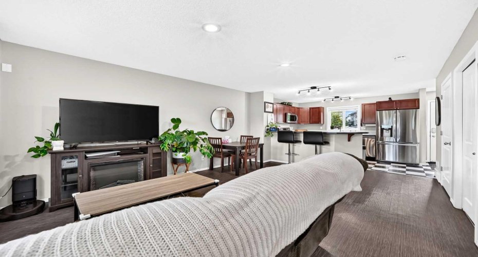 22 Everwillow Circle, Calgary, Alberta T2V4V2, 2 Bedroom Bedrooms, 0 ,4 BathroomBathrooms,Residential,For Sale,Everwillow,0,A2327463