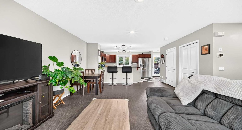 22 Everwillow Circle, Calgary, Alberta T2V4V2, 2 Bedroom Bedrooms, 0 ,4 BathroomBathrooms,Residential,For Sale,Everwillow,0,A2327463