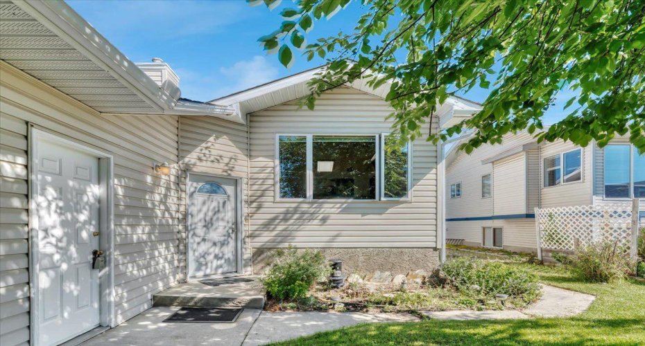 418 1 Avenue, Diamond Valley, Alberta T0L0H0, 3 Bedroom Bedrooms, 0 ,2 BathroomBathrooms,Residential,For Sale,1,0,A2327477