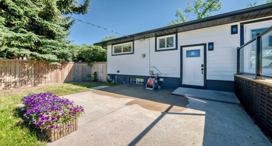 4932 8 Avenue, Calgary, Alberta T3C 0H3, 4 Bedroom Bedrooms, 0 ,2 BathroomBathrooms,Residential,For Sale,8,0,A2327478