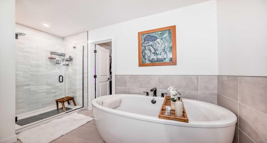 Upper level master 5 piece ensuite and walk-in closet