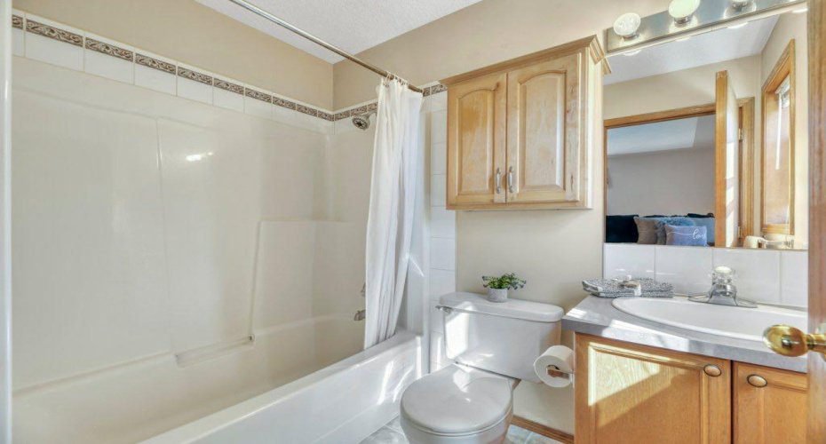 7 Springs Crescent, Airdrie, Alberta T4A 2C2, 3 Bedroom Bedrooms, 0 ,3 BathroomBathrooms,Residential,For Sale,Springs,0,A2327506