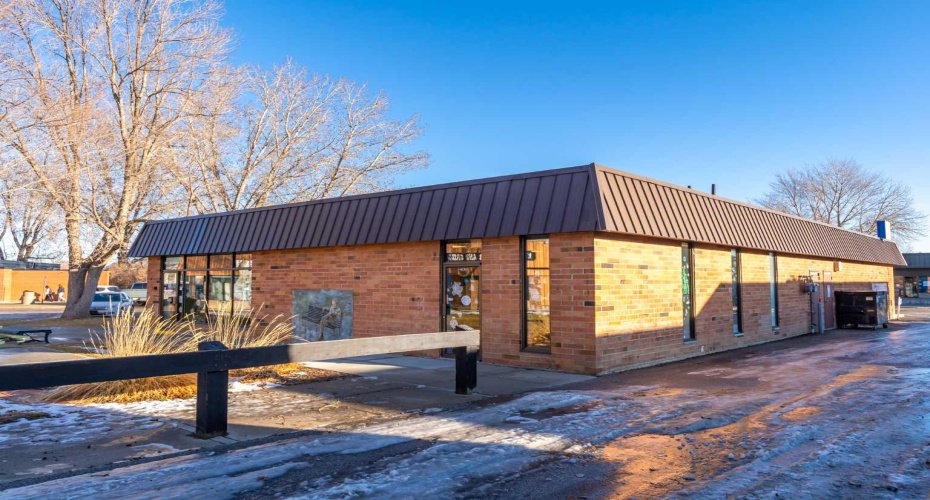 121 1 Street, High River, Alberta T1V 1M3, 0 , 0 ,0,Commercial,For Lease,1,0,A2327507