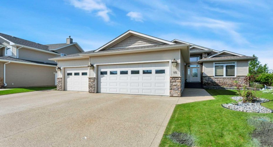 15 Liberty Place, Sylvan Lake, Alberta T4S 0A2, 5 Bedroom Bedrooms, 0 ,3 BathroomBathrooms,Residential,For Sale,Liberty,0,A2327554