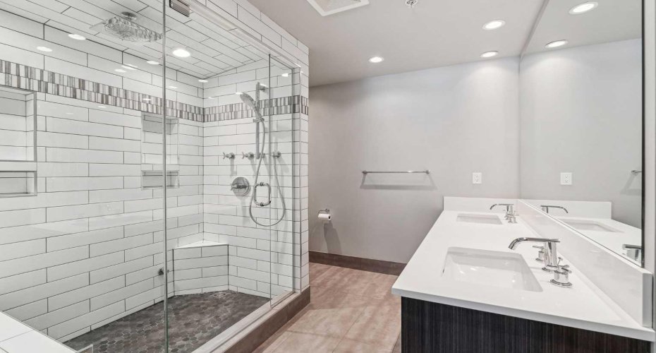 Ensuite bathroom.