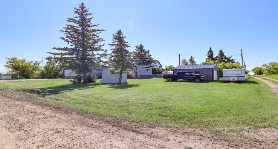 222 Berry Street, Halkirk, Alberta T0C 1M0, 3 Bedroom Bedrooms, 0 ,2 BathroomBathrooms,Residential,For Sale,Berry Street,0,A2327558