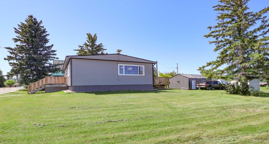 222 Berry Street, Halkirk, Alberta T0C 1M0, 3 Bedroom Bedrooms, 0 ,2 BathroomBathrooms,Residential,For Sale,Berry Street,0,A2327558