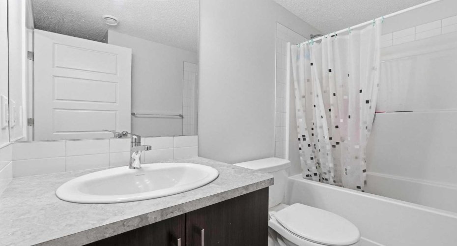 Basement 4 Piece Washroom
