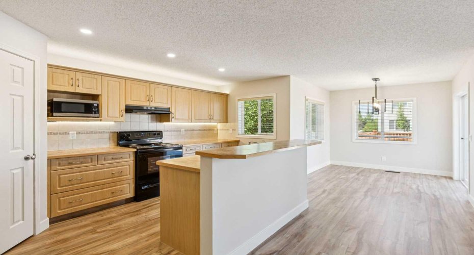 225 West Lakeview Drive, Chestermere, Alberta T1X1S1, 3 Bedrooms Bedrooms, ,3 BathroomsBathrooms,Residential,For Sale,West Lakeview,A2327594