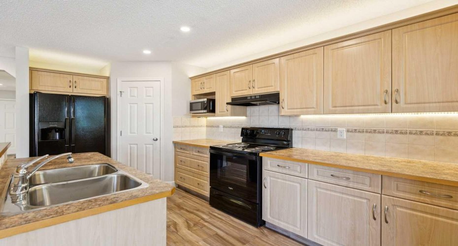 225 West Lakeview Drive, Chestermere, Alberta T1X1S1, 3 Bedrooms Bedrooms, ,3 BathroomsBathrooms,Residential,For Sale,West Lakeview,A2327594