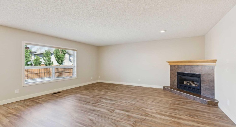 225 West Lakeview Drive, Chestermere, Alberta T1X1S1, 3 Bedrooms Bedrooms, ,3 BathroomsBathrooms,Residential,For Sale,West Lakeview,A2327594