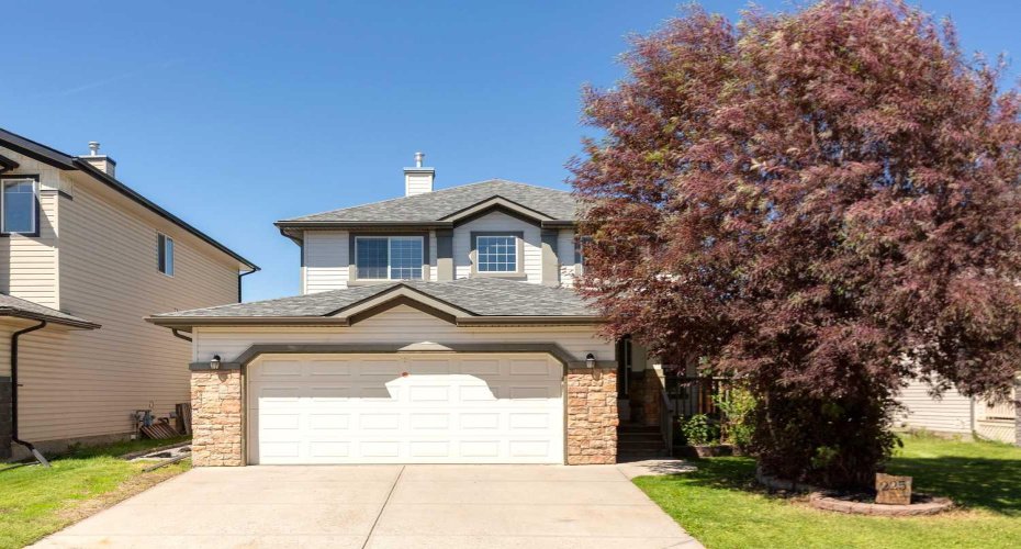 225 West Lakeview Drive, Chestermere, Alberta T1X1S1, 3 Bedrooms Bedrooms, ,3 BathroomsBathrooms,Residential,For Sale,West Lakeview,A2327594
