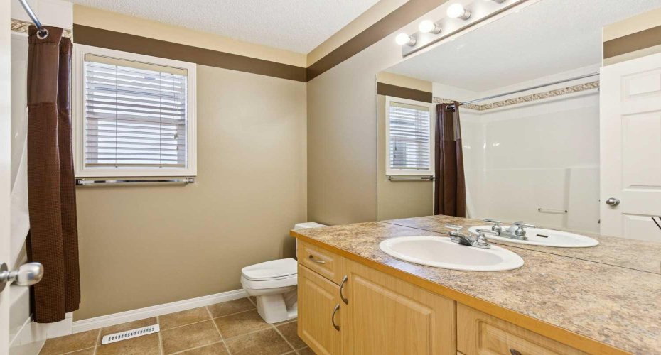 225 West Lakeview Drive, Chestermere, Alberta T1X1S1, 3 Bedrooms Bedrooms, ,3 BathroomsBathrooms,Residential,For Sale,West Lakeview,A2327594