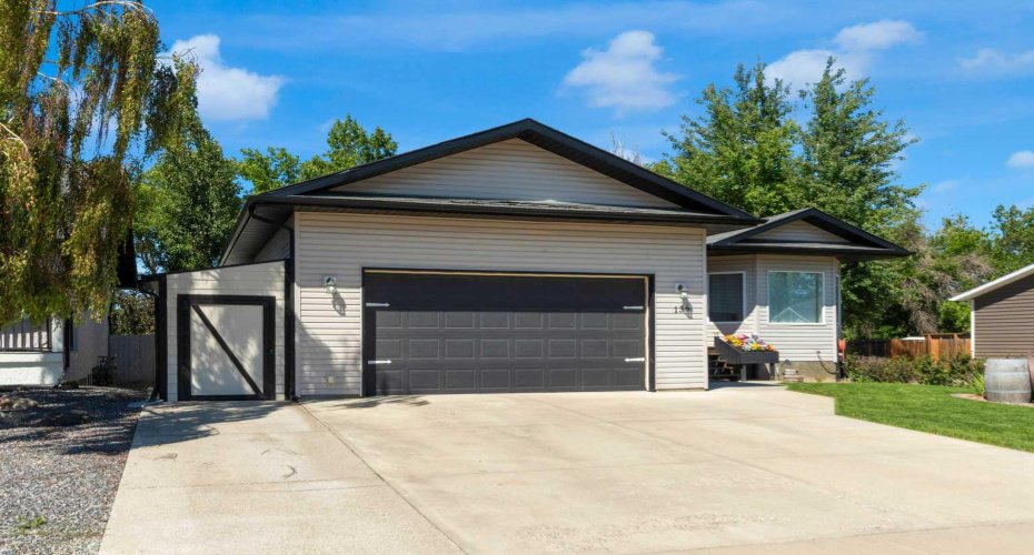136 Allen Crescent, Vulcan, Alberta T0L 2B0, 5 Bedroom Bedrooms, 0 ,3 BathroomBathrooms,Residential,For Sale,Allen,0,A2327634