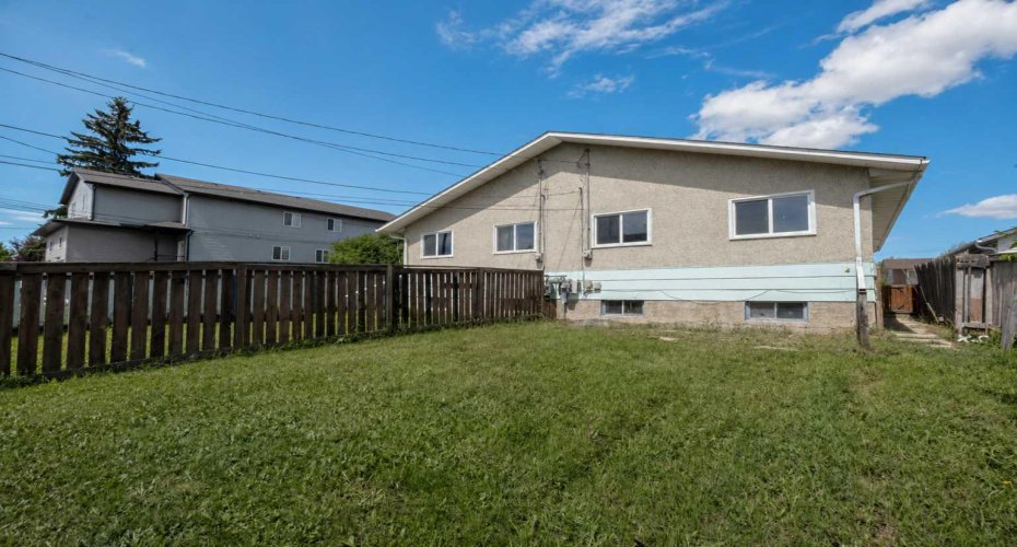 9309 103 Avenue, Grande Prairie, Alberta T8V 1E1, 8 Bedroom Bedrooms, 0 ,4 BathroomBathrooms,Residential,For Sale,103,0,A2327651