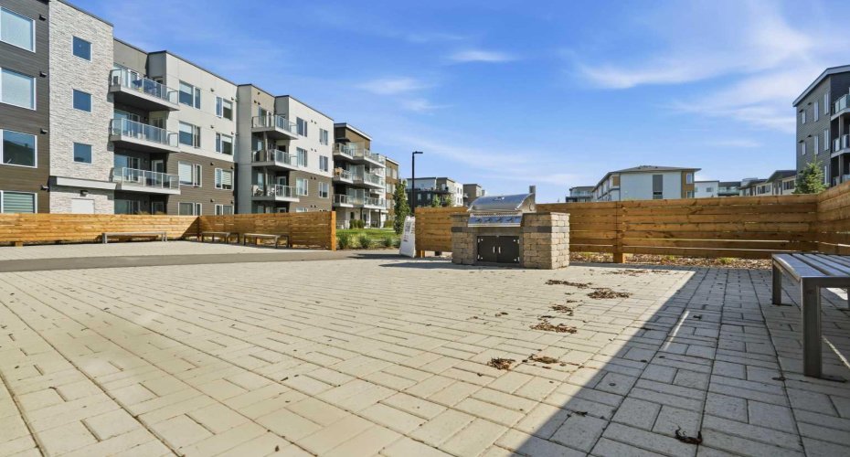 700 Shawnee Square, Calgary, Alberta T2Y0T6, 2 Bedroom Bedrooms, 0 ,2 BathroomBathrooms,Residential,For Sale,Shawnee,0,A2327678