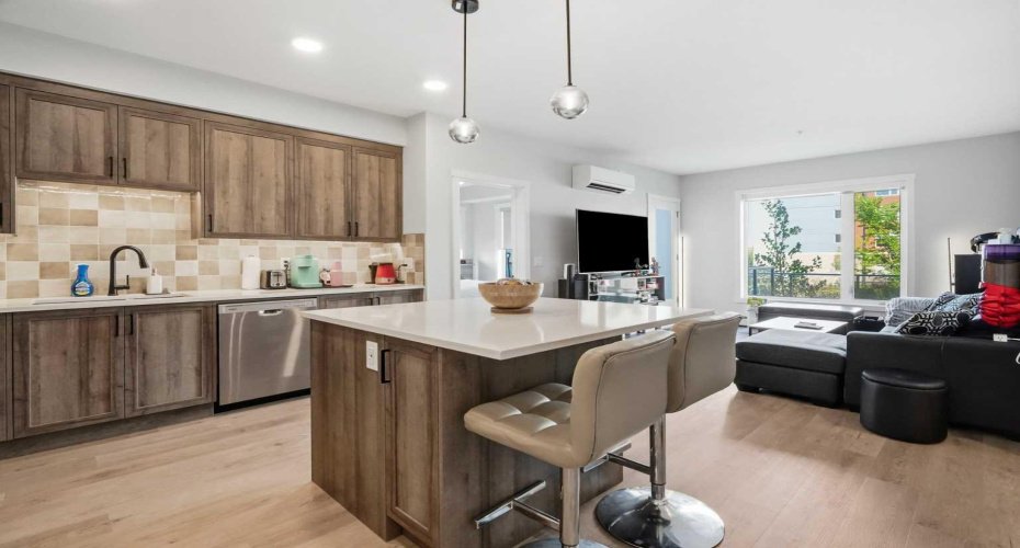 700 Shawnee Square, Calgary, Alberta T2Y0T6, 2 Bedroom Bedrooms, 0 ,2 BathroomBathrooms,Residential,For Sale,Shawnee,0,A2327678