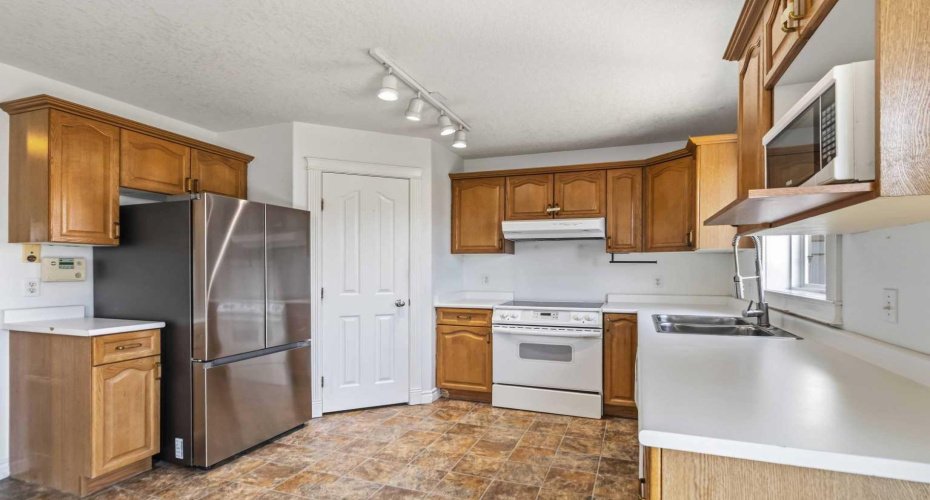 130 St. Laurent Way, Fort McMurray, Alberta T9K2K2, 4 Bedroom Bedrooms, 0 ,4 BathroomBathrooms,Residential,For Sale,St. Laurent,0,A2327695