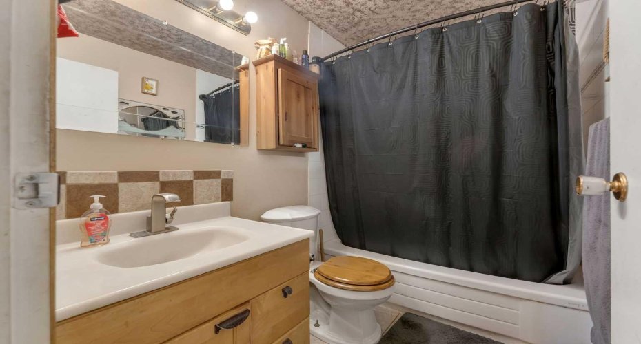 115 Deerfield Drive, Calgary, Alberta T2J 6T9, 2 Bedroom Bedrooms, 0 ,1 BathroomBathrooms,Residential,For Sale,Deerfield,0,A2327703