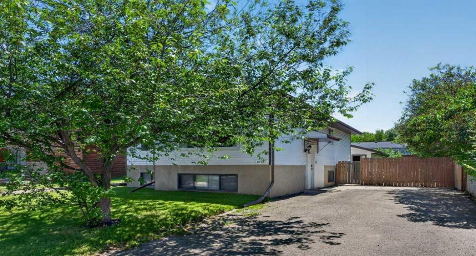 20 McKinley Road, Calgary, Alberta T2Z1T6, 4 Bedroom Bedrooms, 0 ,2 BathroomBathrooms,Residential,For Sale,McKinley,0,A2327712