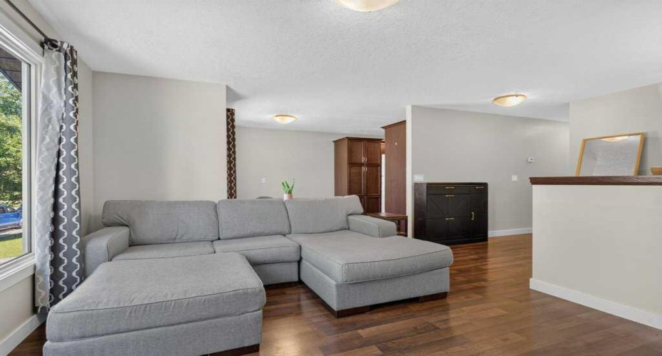 20 McKinley Road, Calgary, Alberta T2Z1T6, 4 Bedroom Bedrooms, 0 ,2 BathroomBathrooms,Residential,For Sale,McKinley,0,A2327712