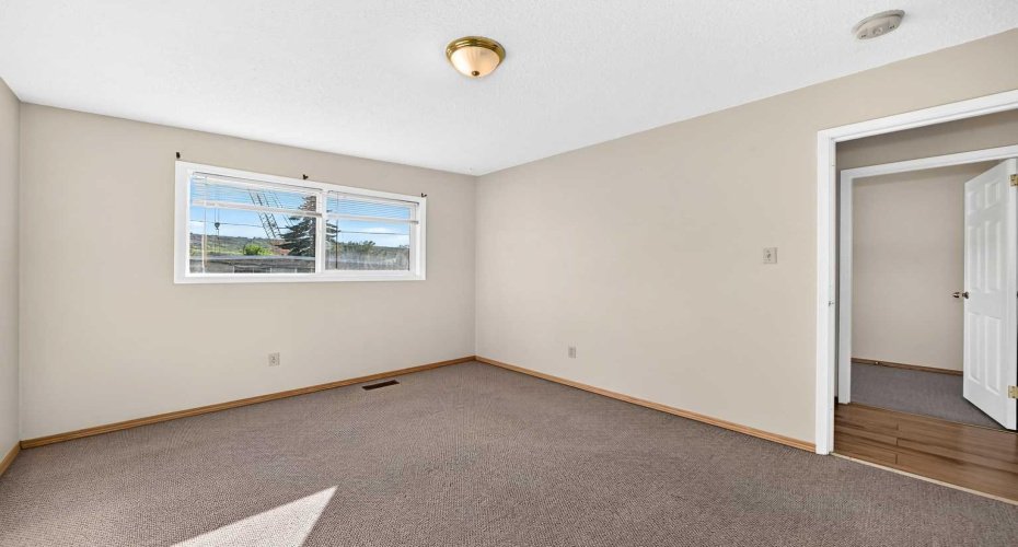 5113 17 Avenue, Calgary, Alberta T3B 0P8, 10 Bedroom Bedrooms, 0 ,4 BathroomBathrooms,Residential,For Sale,17,0,A2327732