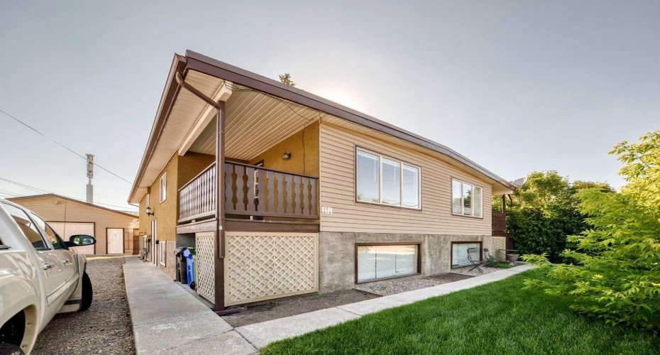 5113 17 Avenue, Calgary, Alberta T3B 0P8, 10 Bedroom Bedrooms, 0 ,4 BathroomBathrooms,Residential,For Sale,17,0,A2327732