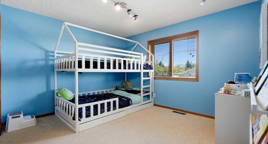 131 Edgebrook Circle, Calgary, Alberta T3A5A4, 6 Bedroom Bedrooms, 0 ,4 BathroomBathrooms,Residential,For Sale,Edgebrook,0,A2327756