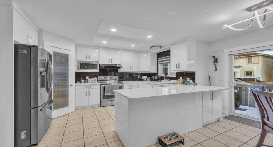 107 Taracove Landing, Calgary, Alberta T3J 4S7, 8 Bedroom Bedrooms, 0 ,6 BathroomBathrooms,Residential,For Sale,Taracove,0,A2327771