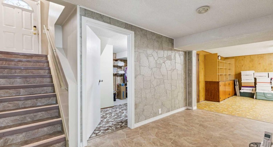 612 Cantrell Place, Calgary, Alberta T2W 2E5, 3 Bedroom Bedrooms, 0 ,3 BathroomBathrooms,Residential,For Sale,Cantrell,0,A2319051