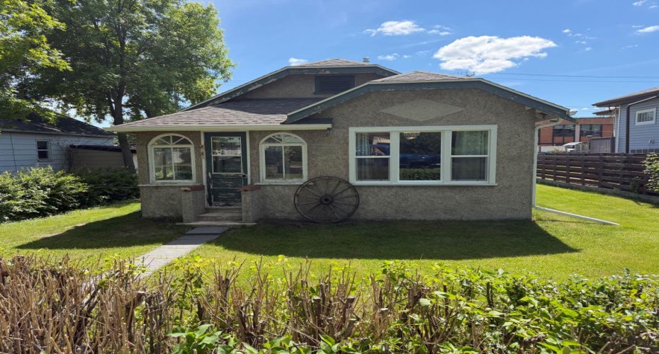 5003 55 Ave, Ponoka, Alberta T4J 1H3, 3 Bedroom Bedrooms, 0 ,1 BathroomBathrooms,Residential,For Sale,55 Ave,0,A2322139