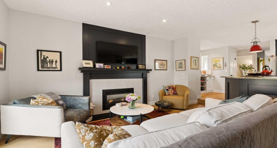 2235 27 Street, Calgary, Alberta T3E 2E9, 3 Bedroom Bedrooms, 0 ,4 BathroomBathrooms,Residential,For Sale,27,0,A2322276