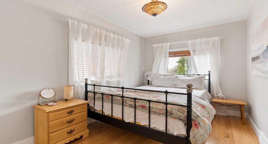 2235 27 Street, Calgary, Alberta T3E 2E9, 3 Bedroom Bedrooms, 0 ,4 BathroomBathrooms,Residential,For Sale,27,0,A2322276