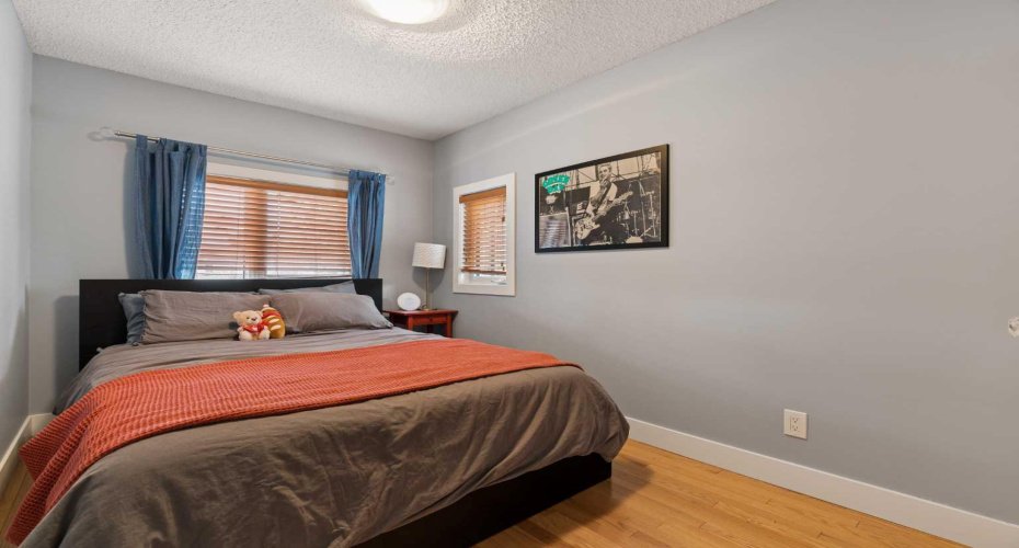2235 27 Street, Calgary, Alberta T3E 2E9, 3 Bedroom Bedrooms, 0 ,4 BathroomBathrooms,Residential,For Sale,27,0,A2322276