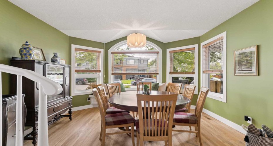 2235 27 Street, Calgary, Alberta T3E 2E9, 3 Bedroom Bedrooms, 0 ,4 BathroomBathrooms,Residential,For Sale,27,0,A2322276