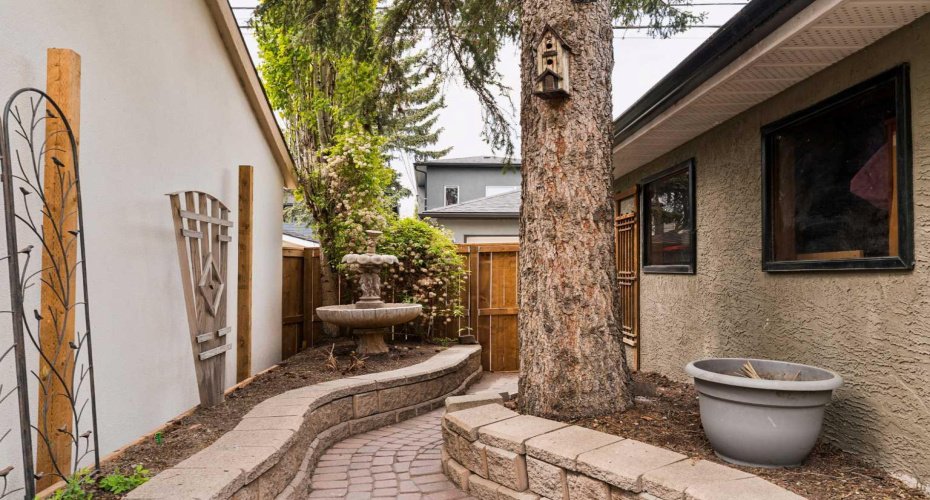 2235 27 Street, Calgary, Alberta T3E 2E9, 3 Bedroom Bedrooms, 0 ,4 BathroomBathrooms,Residential,For Sale,27,0,A2322276
