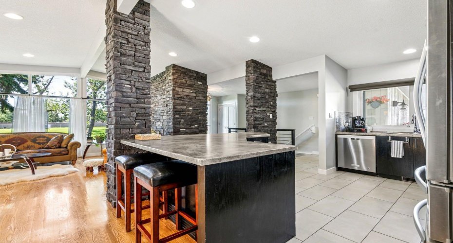 724 Willacy Drive, Calgary, Alberta T2J2B1, 5 Bedroom Bedrooms, 0 ,3 BathroomBathrooms,Residential,For Sale,Willacy,0,A2322658