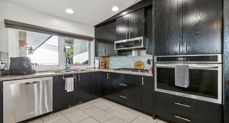 724 Willacy Drive, Calgary, Alberta T2J2B1, 5 Bedroom Bedrooms, 0 ,3 BathroomBathrooms,Residential,For Sale,Willacy,0,A2322658