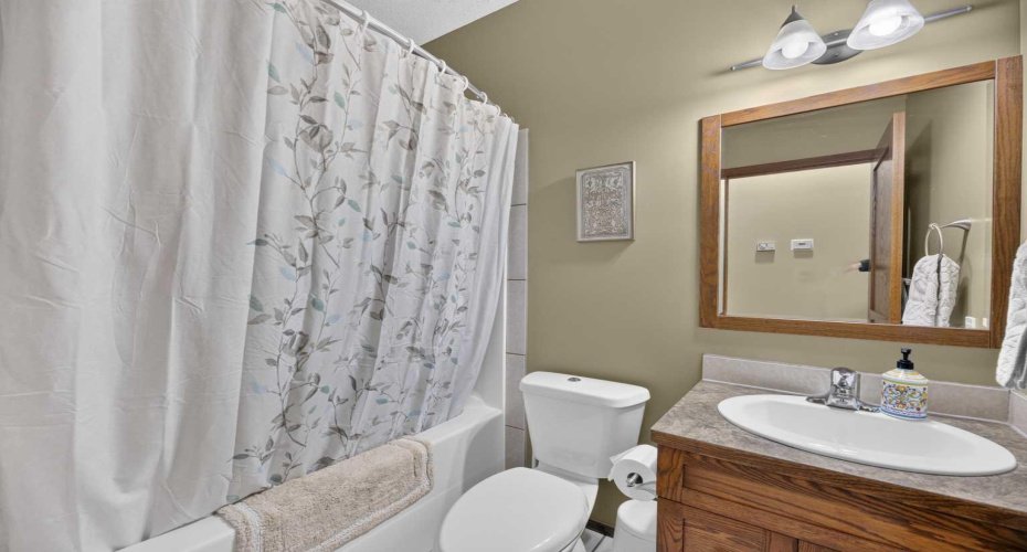 10 Vantage Crescent, Olds, Alberta T4H0A8, 6 Bedroom Bedrooms, 0 ,3 BathroomBathrooms,Residential,For Sale,Vantage,0,A2322667
