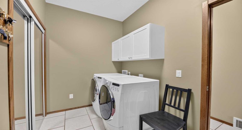10 Vantage Crescent, Olds, Alberta T4H0A8, 6 Bedroom Bedrooms, 0 ,3 BathroomBathrooms,Residential,For Sale,Vantage,0,A2322667