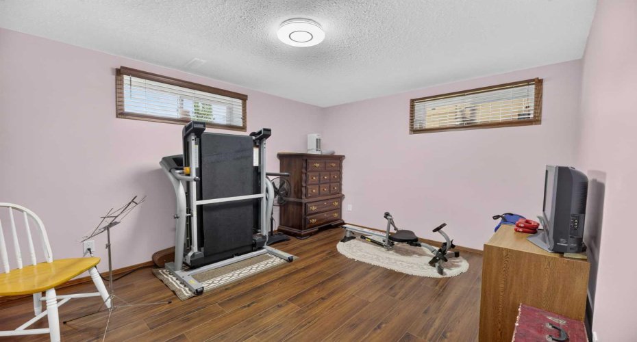 10 Vantage Crescent, Olds, Alberta T4H0A8, 6 Bedroom Bedrooms, 0 ,3 BathroomBathrooms,Residential,For Sale,Vantage,0,A2322667