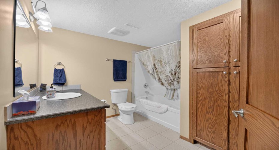 10 Vantage Crescent, Olds, Alberta T4H0A8, 6 Bedroom Bedrooms, 0 ,3 BathroomBathrooms,Residential,For Sale,Vantage,0,A2322667