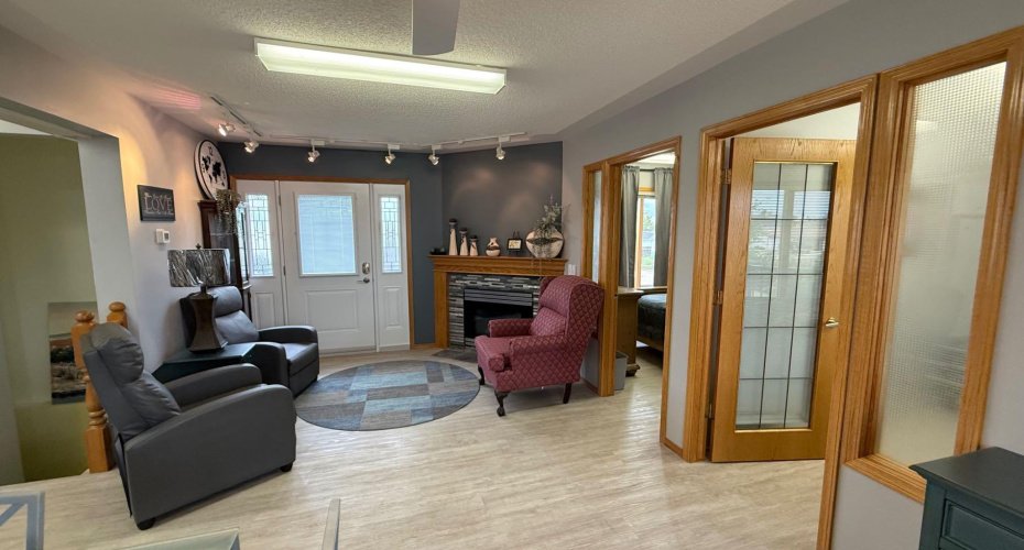 307 4 Avenue, Hanna, Alberta T0J1P0, 3 Bedroom Bedrooms, 0 ,2 BathroomBathrooms,Residential,For Sale,4,0,A2322976