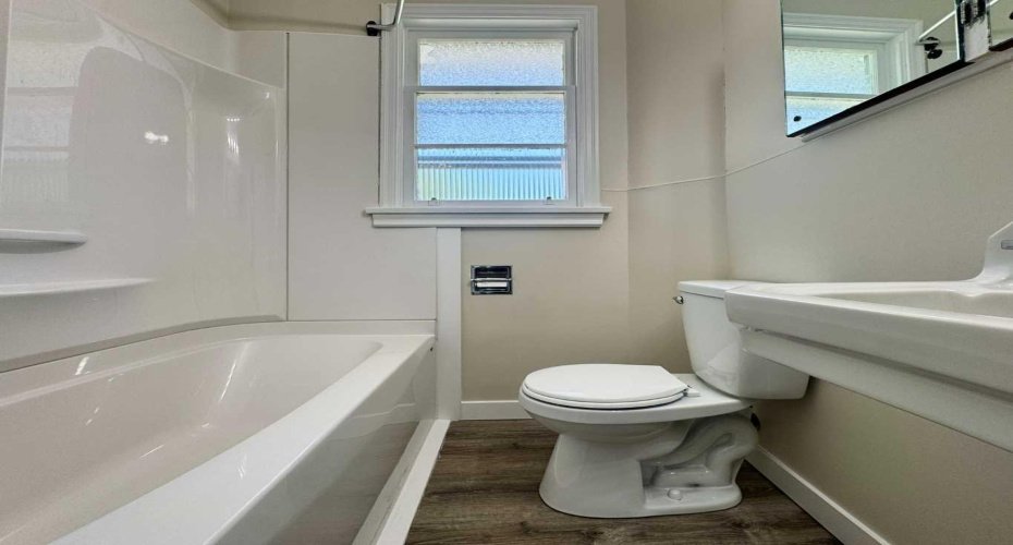 Updated 4-pc Bathroom